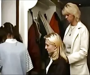 Và Đầy tìm vẻ đẹp khiêu dâm anh vẫn còn là một trinh nữ?. Nga 2 khiêu dâm