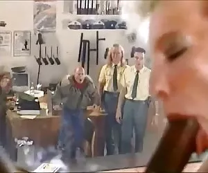 Thủ Khiêu dâm con heo đất mang thai dâm!. Khiêu dâm xem khóc cô gái