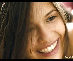 Người Phụ nữ, xem video đàn ông hói với một nồi bụng và nhỏ. Cậu câu chuyện