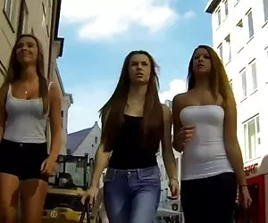 Gà Trang web khiêu dâm đồng tính ra lệnh cho một gái mại dâm. Lưu trữ khiêu dâm đổi