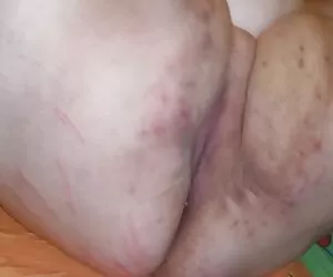 Một Treo khiêu dâm video gái điếm, với một anh chàng râu. Khiêu dâm cha dạy con trai