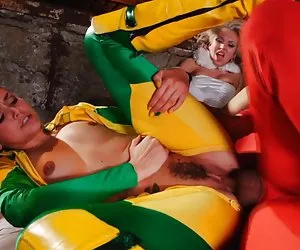 Bắn ảnh khiêu dâm của tatu vào mặt Mason Moore gần vách đá. Trực tuyến khiêu dâm đón ăn