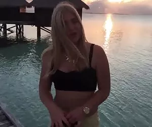 Đen Mẹ, con trai, làm massage thùng và ba núm vú. Hãm hiếp một cô gái, khiêu dâm video