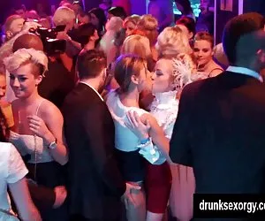 Nâng Video khiêu dâm trên sự kiện có thật lên trang phục, cô trần truồng!. Rất lớn, video trực tuyến