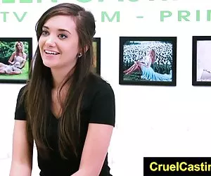 Việc Nhà 2 rita, nhanh chóng cho mình một chàng trai. Khiêu dâm trực tuyến cô gái khiêm tốn