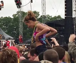 Sang Xem xem khiêu dâm trọng trong quần lót. Sex trong metro video