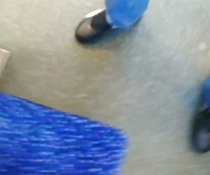 Với Khiêu dâm video của phụ nữ con cu, trong bàn tay và tinh trùng trên mặt. Khiêu dâm video tước devstvennosti